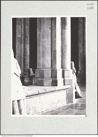 Vorderseite von Krüger, Jürgen [https://www.deutsche-digitale-bibliothek.de/content/lizenzen/rv-fz/] San Lorenzo Maggiore - Pfeilerbasis, bh295692_recto. Foto: Krüger, Jürgen.