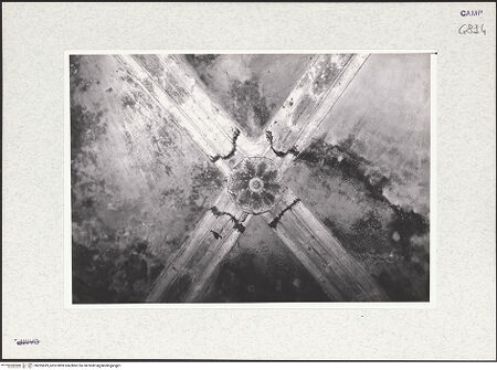 Vorderseite von Krüger, Jürgen [https://www.deutsche-digitale-bibliothek.de/content/lizenzen/rv-fz/] San Lorenzo Maggiore - Schlußstein, bh295699_recto. Foto: Krüger, Jürgen.