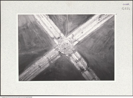 Vorderseite von Krüger, Jürgen [https://www.deutsche-digitale-bibliothek.de/content/lizenzen/rv-fz/] San Lorenzo Maggiore - Schlußstein, bh295700_recto. Foto: Krüger, Jürgen.