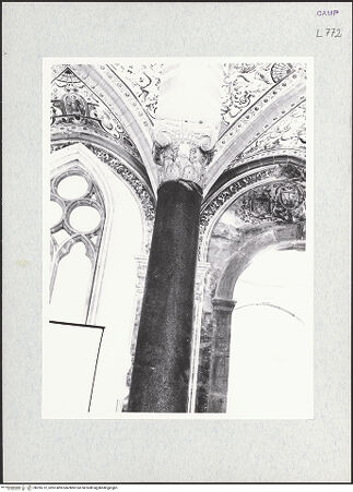 Vorderseite von Krüger, Jürgen [https://www.deutsche-digitale-bibliothek.de/content/lizenzen/rv-fz/] San Lorenzo Maggiore, Convento - Innenraum, Kapitell der rechte Säule, bh295712_recto. Foto: Krüger, Jürgen.