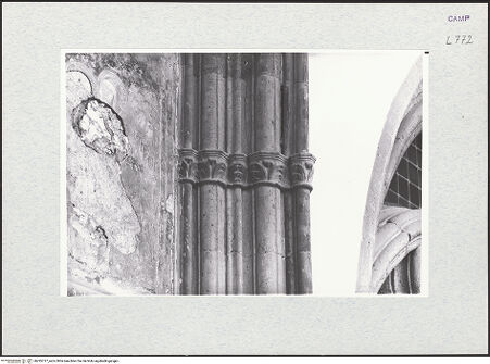 Vorderseite von Krüger, Jürgen [https://www.deutsche-digitale-bibliothek.de/content/lizenzen/rv-fz/] San Lorenzo Maggiore, Convento - Portal, Detail, Kapitelle, bh295727_recto. Foto: Krüger, Jürgen.