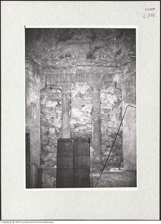 Vorderseite von Krüger, Jürgen [https://www.deutsche-digitale-bibliothek.de/content/lizenzen/rv-fz/] San Lorenzo Maggiore, Convento - Wand, bh295731_recto. Foto: Krüger, Jürgen.