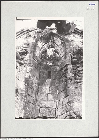 Vorderseite von Krüger, Jürgen [https://www.deutsche-digitale-bibliothek.de/content/lizenzen/rv-fz/] Santa Maria di RealvalleSanta Maria - Erstes Fenster von Westen (rechts), bh295769_recto. Foto: Krüger, Jürgen.