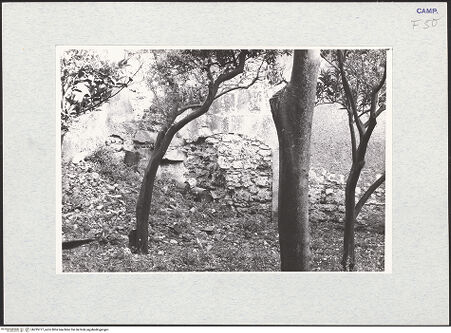 Vorderseite von Krüger, Jürgen [https://www.deutsche-digitale-bibliothek.de/content/lizenzen/rv-fz/] Santa Maria di Realvalle - Südwand (östliche Seite), Eingang zum Calidarium (?), bh295777_recto. Foto: Krüger, Jürgen.