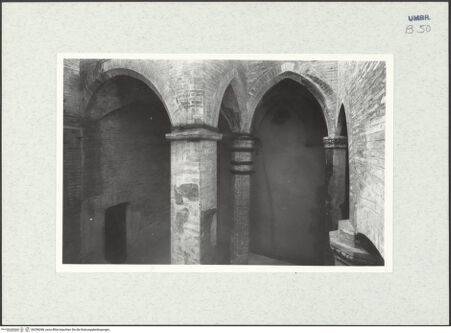 Vorderseite von Getty Research Institute [https://www.deutsche-digitale-bibliothek.de/content/lizenzen/rv-ez/] Palazzo TrinciScala gotica - Obergeschoss, bh296098_recto. Foto: Hutzel, Max.