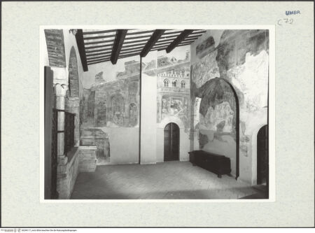 Vorderseite von Getty Research Institute [https://www.deutsche-digitale-bibliothek.de/content/lizenzen/rv-ez/] Palazzo TrinciSala di Romolo e Remo - Blick in den Raum, nach Nordwesten, bh296117_recto. Foto: Hutzel, Max.