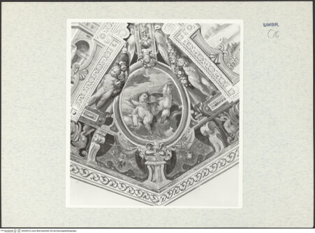 Vorderseite von Getty Research Institute? [https://www.deutsche-digitale-bibliothek.de/content/lizenzen/rv-ez/] Deckendekoration mit allegorischen Figuren und PuttiMedaillon mit Puttenpaar auf Wolken - Gesamtansicht, bh296410_recto. Foto: Hutzel, Max.