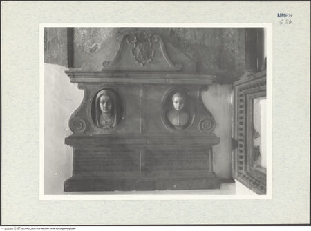 Vorderseite von Getty Research Institute [https://www.deutsche-digitale-bibliothek.de/content/lizenzen/rv-ez/] Grabmal von Ottavia (gest. 1576) und Alessandro Valenti (gest. 1577) - Gesamtansicht, bh296430_recto. Foto: Hutzel, Max.