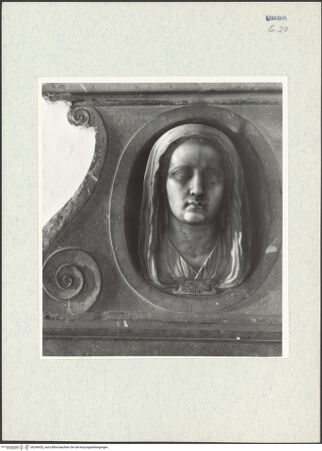 Vorderseite von Getty Research Institute [https://www.deutsche-digitale-bibliothek.de/content/lizenzen/rv-ez/] Grabmal von Ottavia (gest. 1576) und Alessandro Valenti (gest. 1577) - Detail: Büste der Ottavia Valenti, bh296432_recto. Foto: Hutzel, Max.