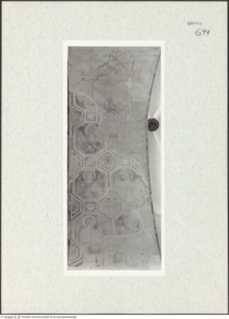 Vorderseite von Todini, Filippo [https://www.deutsche-digitale-bibliothek.de/content/lizenzen/rv-ez/] GewölbedekorationGeometrische Dekoration mit Engeln in Halbfigur - Gesamtansicht, bh296628_recto. Foto.