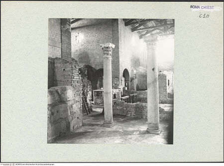 Vorderseite von DAI [https://www.deutsche-digitale-bibliothek.de/content/lizenzen/rv-ez/] Sant'Alessandro - Querhaus und Altar, bh298032_recto. Foto.