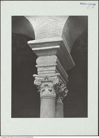 Vorderseite von DAI [https://www.deutsche-digitale-bibliothek.de/content/lizenzen/rv-ez/] Mausoleo di Santa CostanzaInnenraum - Kapitelle, bh298064_recto. Foto.