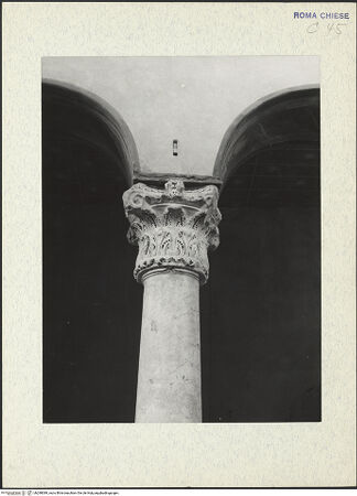 Vorderseite von DAI [https://www.deutsche-digitale-bibliothek.de/content/lizenzen/rv-ez/] Santa Maria in Cosmedin - Kompositkapitell im Mittelschiff, bh298089_recto. Foto.