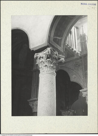 Vorderseite von DAI [https://www.deutsche-digitale-bibliothek.de/content/lizenzen/rv-ez/] Santa Maria in Cosmedin - Kapitell im Mittelschiff, bh298090_recto. Foto.