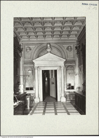 Vorderseite von ICCD [https://www.deutsche-digitale-bibliothek.de/content/lizenzen/rv-ez/] Santa Maria di LoretoSakristei - Blick in Richtung Portal (Zugang zur Kirche), bh299525_recto. Foto.