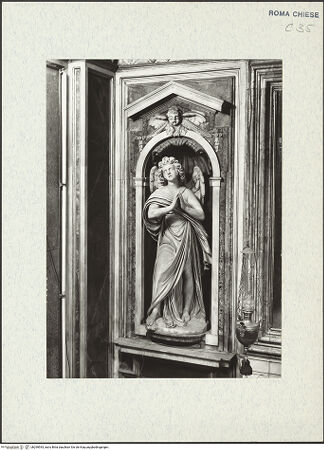 Vorderseite von ICCD [https://www.deutsche-digitale-bibliothek.de/content/lizenzen/rv-ez/] Engel - seitliche Ansicht von rechts, bh299543_recto. Foto.