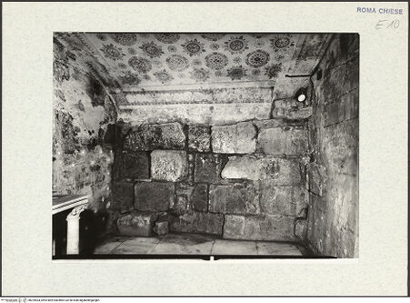 Vorderseite von ICCD [https://www.deutsche-digitale-bibliothek.de/content/lizenzen/rv-ez/] San Silvestro in CapiteKrypta - rechte Wand, bh299564_recto. Foto.