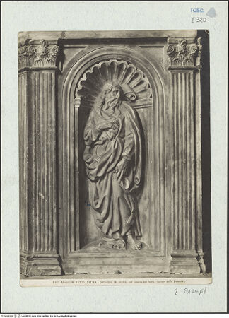 Vorderseite von Alinari [https://www.deutsche-digitale-bibliothek.de/content/lizenzen/rv-ez/] TaufbrunnenFünf ProphetenProphet - Gesamtansicht, bh300014_recto. Foto.