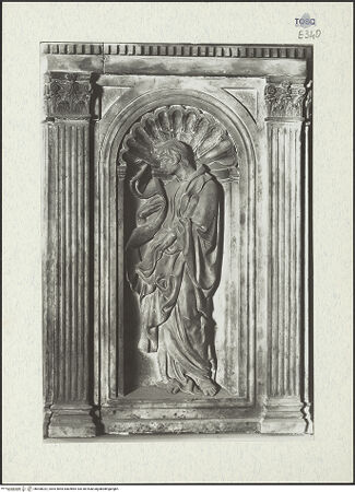 Vorderseite von unbekannt [https://www.deutsche-digitale-bibliothek.de/content/lizenzen/rv-ez/] TaufbrunnenFünf ProphetenProphet - Detail: Prophet mit Schriftrolle, bh300022_recto. Foto.