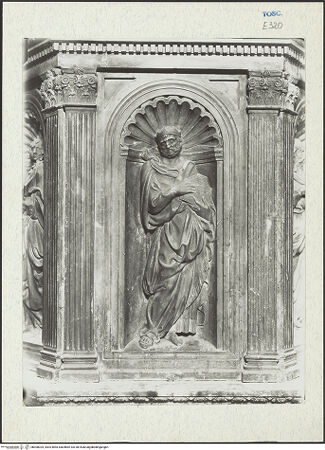 Vorderseite von unbekannt [https://www.deutsche-digitale-bibliothek.de/content/lizenzen/rv-fz/] TaufbrunnenFünf ProphetenProphet - Gesamtansicht, bh300024_recto. Foto.