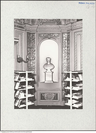 Vorderseite von Bibliotheca Hertziana [https://www.deutsche-digitale-bibliothek.de/content/lizenzen/rv-fz/] Büste eines erwachsenen Mannes - Gesamtansicht, bh300302_recto. Foto.