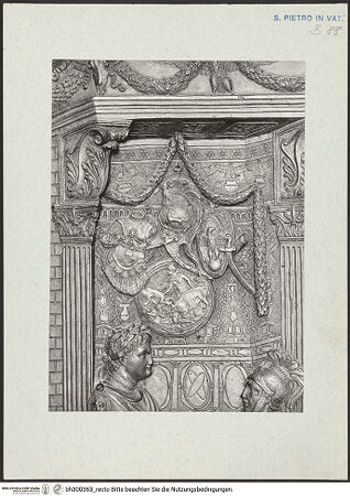 Vorderseite von Bibliotheca Hertziana [https://www.deutsche-digitale-bibliothek.de/content/lizenzen/rv-fz/] Hauptportal von Sankt Peter / Portal des FilareteDas Maryrium des Paulus - Säulenarchitektur, Detail: Trophäen, bh300363_recto. Foto.