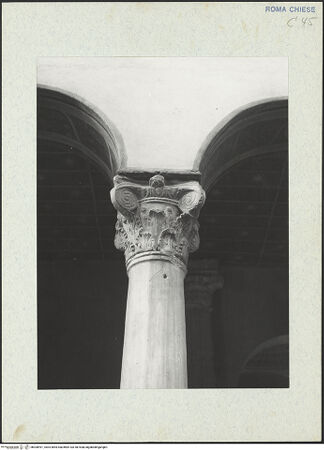 Vorderseite von DAI [https://www.deutsche-digitale-bibliothek.de/content/lizenzen/rv-ez/] Santa Maria in Cosmedin - Kompositkapitell im Mittelschiff, bh300991_recto. Foto.