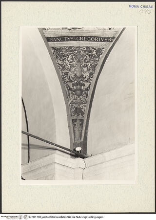Vorderseite von Arte Fotografica [https://www.deutsche-digitale-bibliothek.de/content/lizenzen/rv-ez/] Krönung Mariä umgeben von Evangelisten, Sibyllen und Kirchenvätern - Kuppelpendentif unter dem heiligen Gregor, bh301180_recto. Foto.