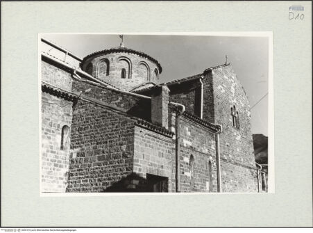 Vorderseite von Pace, Valentino [https://www.deutsche-digitale-bibliothek.de/content/lizenzen/rv-fz/] San Giusto - Kuppel der Gedächtniskapelle für den heiligen Justus, von Südwesten, bh301418_recto. Foto: Pace, Valentino.