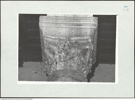 Vorderseite von Pace, Valentino [https://www.deutsche-digitale-bibliothek.de/content/lizenzen/rv-ez/] Kapitelle des LanghausesZweites Kapitell rechts - Seitenansicht, bh301456_recto. Foto: Pace, Valentino.