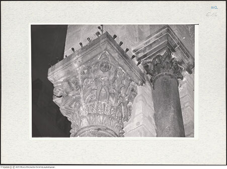 Vorderseite von Pace, Valentino [https://www.deutsche-digitale-bibliothek.de/content/lizenzen/rv-ez/] Kapitelle des TriumphbogensSüdkapitelle - Ansicht von Nordwesten, bh301458_recto. Foto: Pace, Valentino.