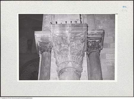 Vorderseite von Pace, Valentino [https://www.deutsche-digitale-bibliothek.de/content/lizenzen/rv-ez/] Kapitelle des TriumphbogensSüdkapitelle - Ansicht von Norden, bh301459_recto. Foto: Pace, Valentino.