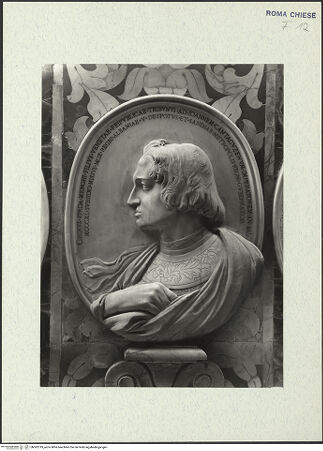 Vorderseite von ICCD [https://rightsstatements.org/page/CNE/1.0/] KapellenaussstattungMedaillon mit Büste des Ghinus Spada - , bh302319_recto. Foto.