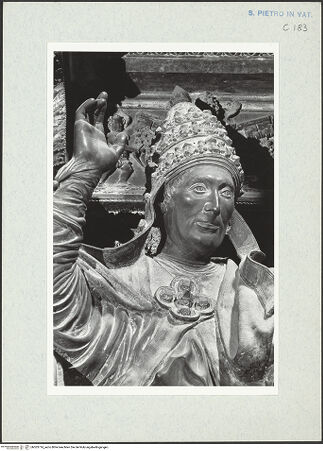 Vorderseite von Bibliotheca Hertziana [https://www.deutsche-digitale-bibliothek.de/content/lizenzen/rv-fz/] Grabmonument Papst Innozenz VIII.Thronender Papstes - Detail: Gesicht des  thronenden Papstes, bh303714_recto. Foto: Wiedenhoeft, Ron.