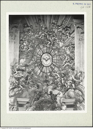 Vorderseite von Bibliotheca Hertziana [https://www.deutsche-digitale-bibliothek.de/content/lizenzen/rv-fz/] Cathedra PetriFenster mit der Taube des Heiligen Geistes - Gesamtansicht des Glorienfensters, bh305361_recto. Foto: Wiedenhoeft, Ron.