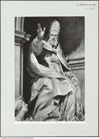 Vorderseite von Bibliotheca Hertziana [https://www.deutsche-digitale-bibliothek.de/content/lizenzen/rv-fz/] Grabmonument Papst Gregor XIII. - Gesamtansicht, seitlich von links, bh305600_recto. Foto: Wiedenhoeft, Ron.