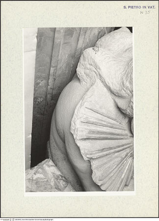 Vorderseite von Bibliotheca Hertziana [https://www.deutsche-digitale-bibliothek.de/content/lizenzen/rv-fz/] Grabmal von Papst Alexander VII. ChigiVeritas - Detail, bh305642_recto. Foto: Wiedenhoeft, Ron.