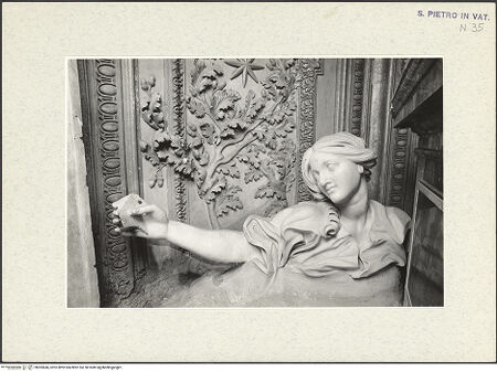 Vorderseite von Bibliotheca Hertziana [https://www.deutsche-digitale-bibliothek.de/content/lizenzen/rv-fz/] Grabmal von Papst Alexander VII. ChigiPrudentia - Gesamtansicht, bh305646_recto. Foto: Wiedenhoeft, Ron.