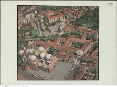 Vorderseite von Pozza [https://www.deutsche-digitale-bibliothek.de/content/lizenzen/rv-ez/] Sant'Antonio - Luftaufnahme von Nordwesten, bh305966_recto. Foto.