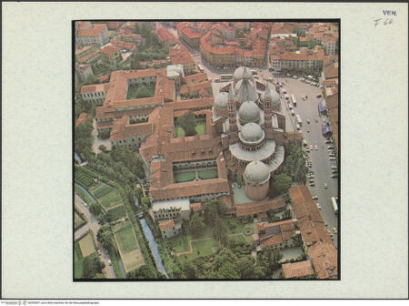 Vorderseite von Pozza [https://www.deutsche-digitale-bibliothek.de/content/lizenzen/rv-ez/] Sant'Antonio - Luftaufnahme von Osten, bh305967_recto. Foto.