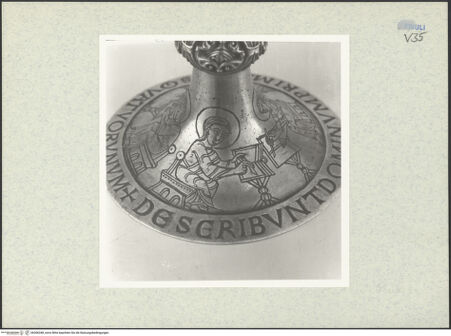 Vorderseite von ICCD [https://www.deutsche-digitale-bibliothek.de/content/lizenzen/rv-ez/] Kelch mit Patene - Fuß: Evangelist, bh306348_recto. Foto.