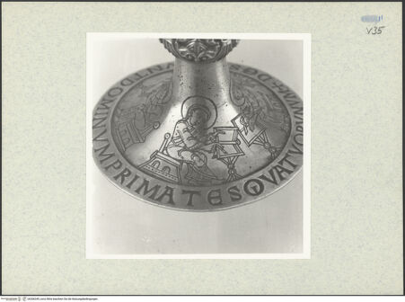 Vorderseite von ICCD [https://www.deutsche-digitale-bibliothek.de/content/lizenzen/rv-ez/] Kelch mit Patene - Fuß: Evangelist, bh306349_recto. Foto.