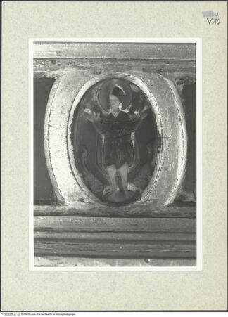 Vorderseite von ICCD [https://www.deutsche-digitale-bibliothek.de/content/lizenzen/rv-ez/] Kusstafel mit Kreuzigung und Beweinung Christi (Pace Grimani) - Detail: Kamee mit Daniel, bh306350_recto. Foto.