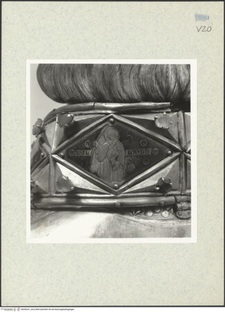 Vorderseite von ICCD [https://www.deutsche-digitale-bibliothek.de/content/lizenzen/rv-ez/] Büstenreliquiar des heiligen Donatus von CividaleEmaille-Plaketten des Schultervelums - Der heilige Silvanus, bh306351_recto. Foto.