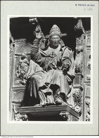 Vorderseite von Bibliotheca Hertziana [https://www.deutsche-digitale-bibliothek.de/content/lizenzen/rv-fz/] Grabmonument Papst Innozenz VIII.Thronender Papstes - Gesamtansicht der Figur, bh306919_recto. Foto: Wiedenhoeft, Ron.