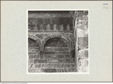 Vorderseite von ICCD [https://www.deutsche-digitale-bibliothek.de/content/lizenzen/rv-ez/] Sant'AmbrogioSant'AmbrogioVorhalle und Atrium - Nordseite, Detail, bh307096_recto. Foto.