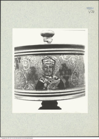 Vorderseite von ICCD [https://www.deutsche-digitale-bibliothek.de/content/lizenzen/rv-ez/] Pyxis - Detail, Heiliger Martin, bh307134_recto. Foto.