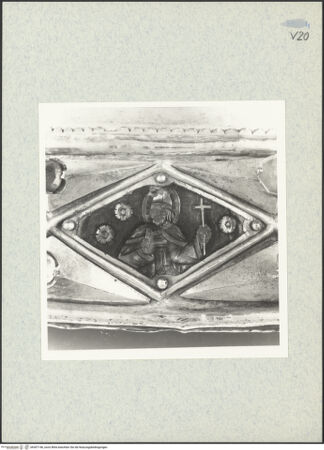 Vorderseite von ICCD [https://www.deutsche-digitale-bibliothek.de/content/lizenzen/rv-ez/] Büstenreliquiar des heiligen Donatus von CividaleEmaille-Plaketten des Sockels (Bischöfe, Madonna, Apostel, Evangelisten und Johannes der Täufer) - Heiliger Bischof, bh307146_recto. Foto.