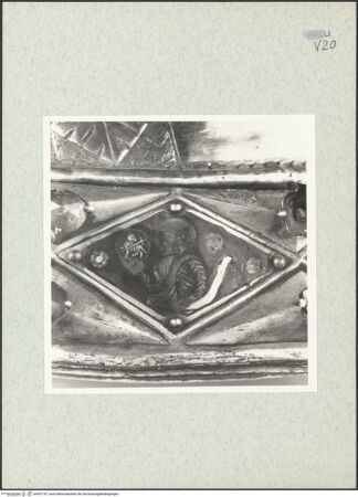 Vorderseite von ICCD [https://www.deutsche-digitale-bibliothek.de/content/lizenzen/rv-ez/] Büstenreliquiar des heiligen Donatus von CividaleEmaille-Plaketten des Sockels (Bischöfe, Madonna, Apostel, Evangelisten und Johannes der Täufer) - Der heilige Johannes der Täufer, bh307147_recto. Foto.