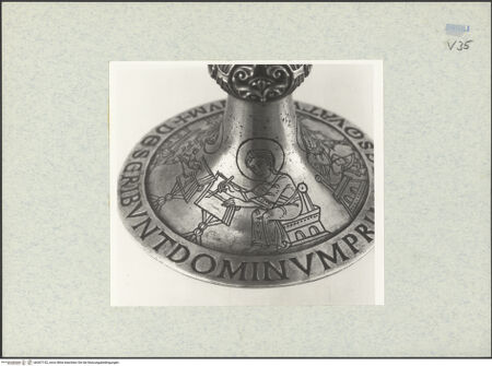 Vorderseite von ICCD [https://www.deutsche-digitale-bibliothek.de/content/lizenzen/rv-ez/] Kelch mit Patene - Fuß: Evangelist, bh307152_recto. Foto.